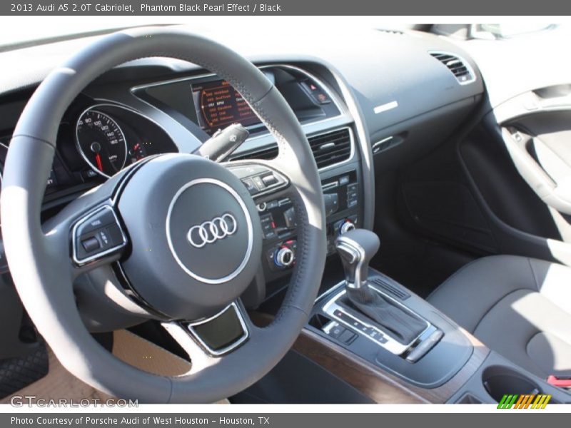 Dashboard of 2013 A5 2.0T Cabriolet