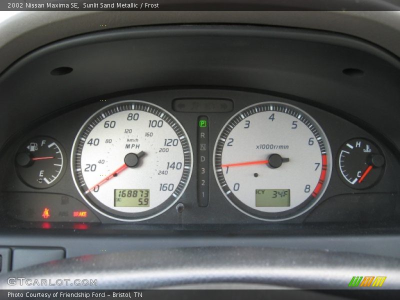 Sunlit Sand Metallic / Frost 2002 Nissan Maxima SE