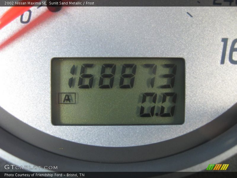 Sunlit Sand Metallic / Frost 2002 Nissan Maxima SE