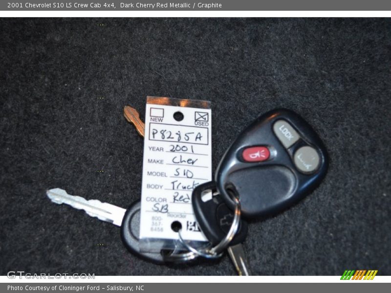 Dark Cherry Red Metallic / Graphite 2001 Chevrolet S10 LS Crew Cab 4x4