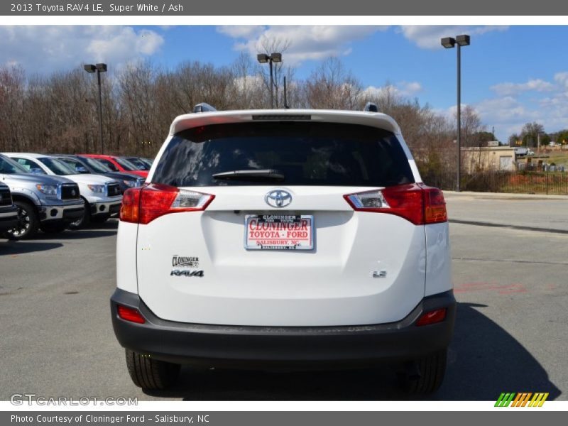 Super White / Ash 2013 Toyota RAV4 LE