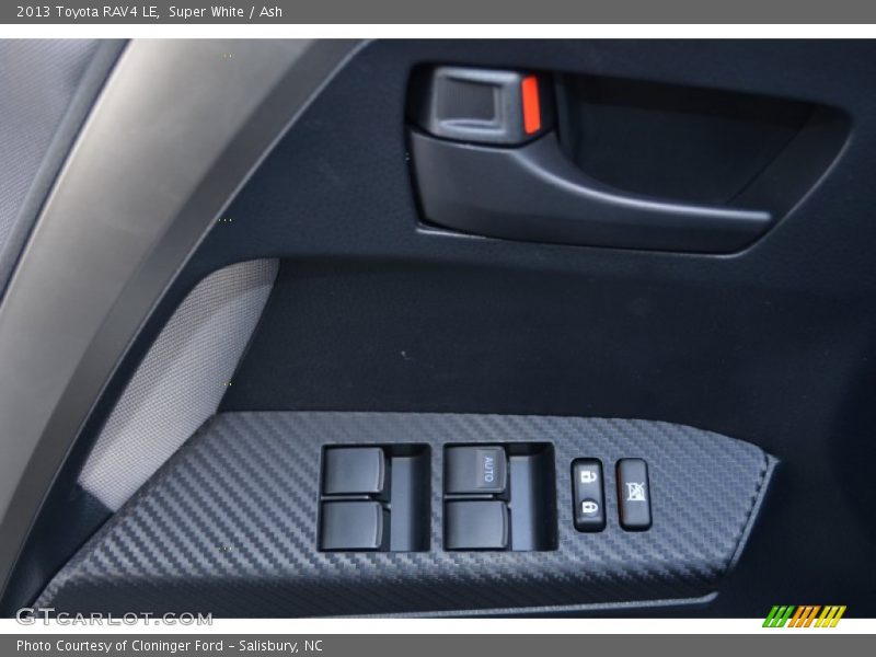 Super White / Ash 2013 Toyota RAV4 LE