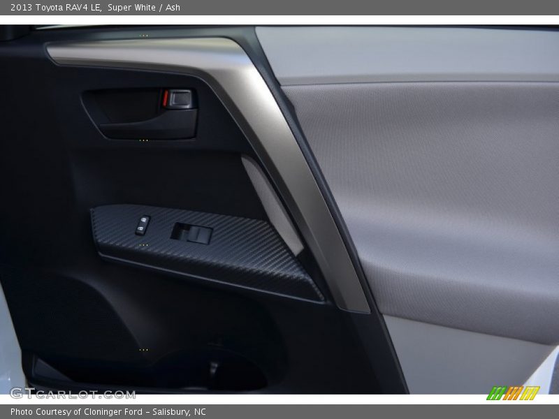 Super White / Ash 2013 Toyota RAV4 LE