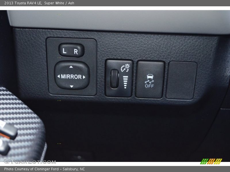 Super White / Ash 2013 Toyota RAV4 LE