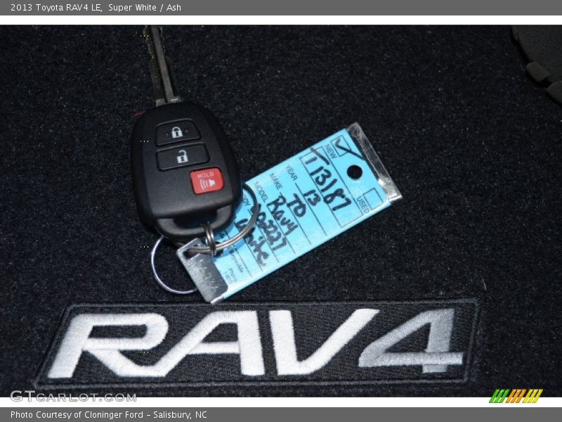 Super White / Ash 2013 Toyota RAV4 LE