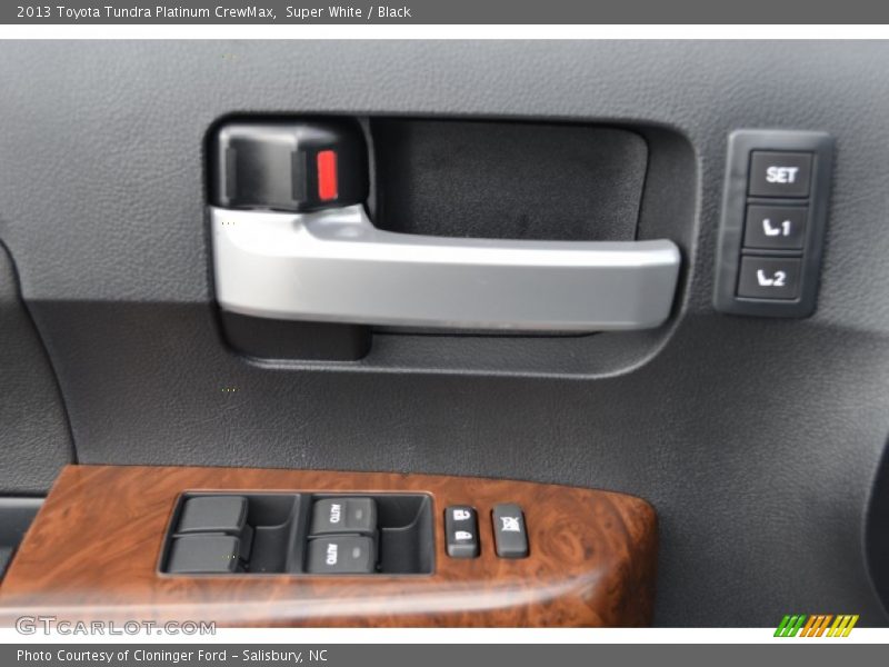 Super White / Black 2013 Toyota Tundra Platinum CrewMax