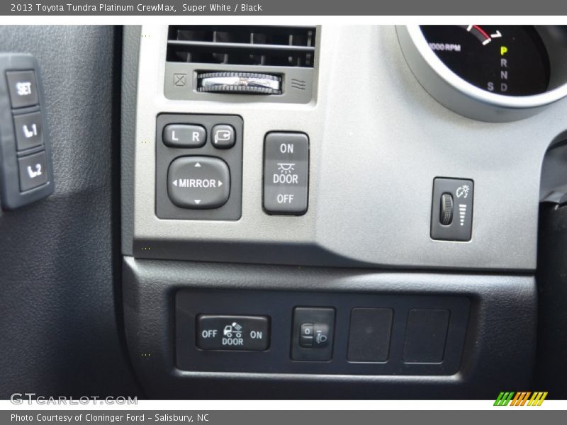 Super White / Black 2013 Toyota Tundra Platinum CrewMax