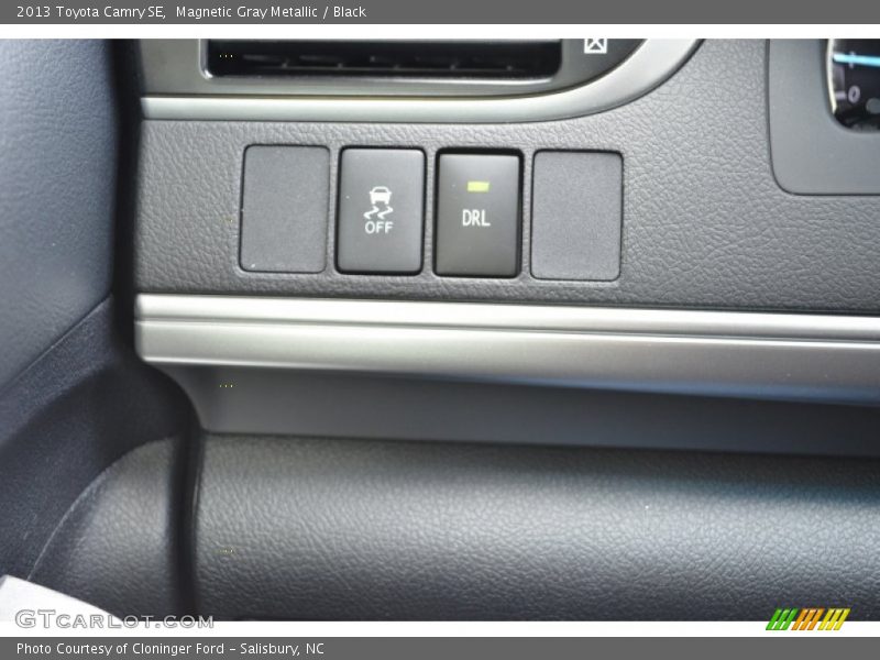 Magnetic Gray Metallic / Black 2013 Toyota Camry SE