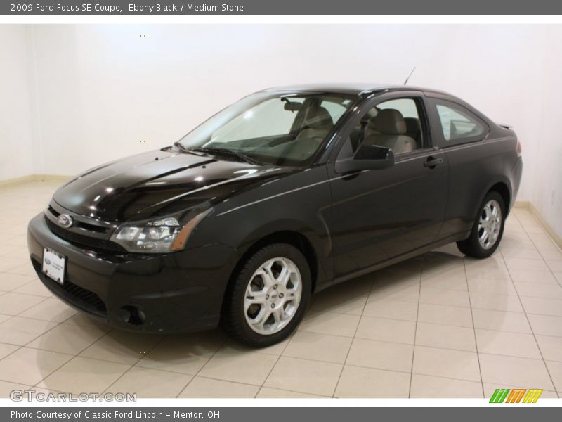 Front 3/4 View of 2009 Focus SE Coupe