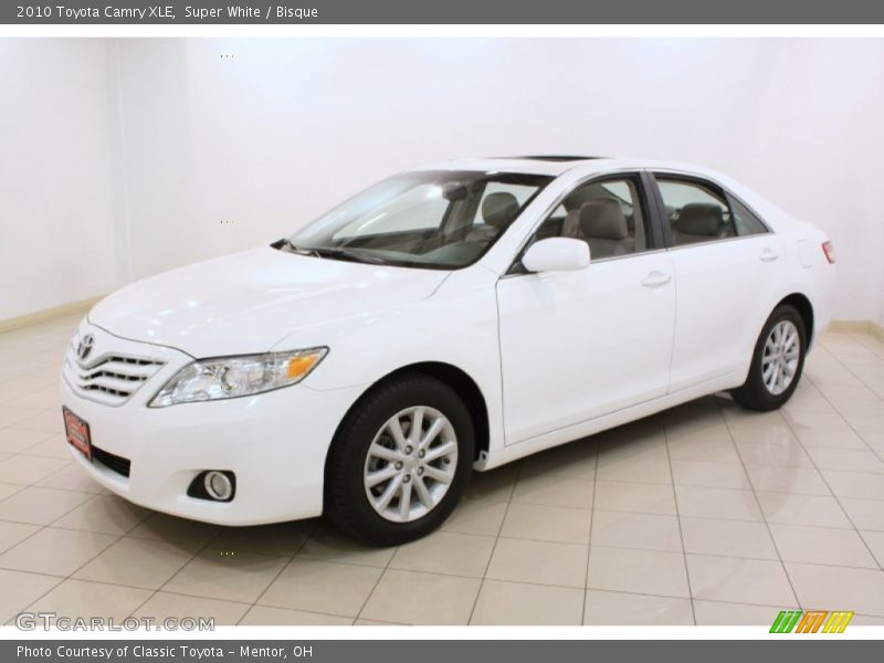 Front 3/4 View of 2010 Camry XLE