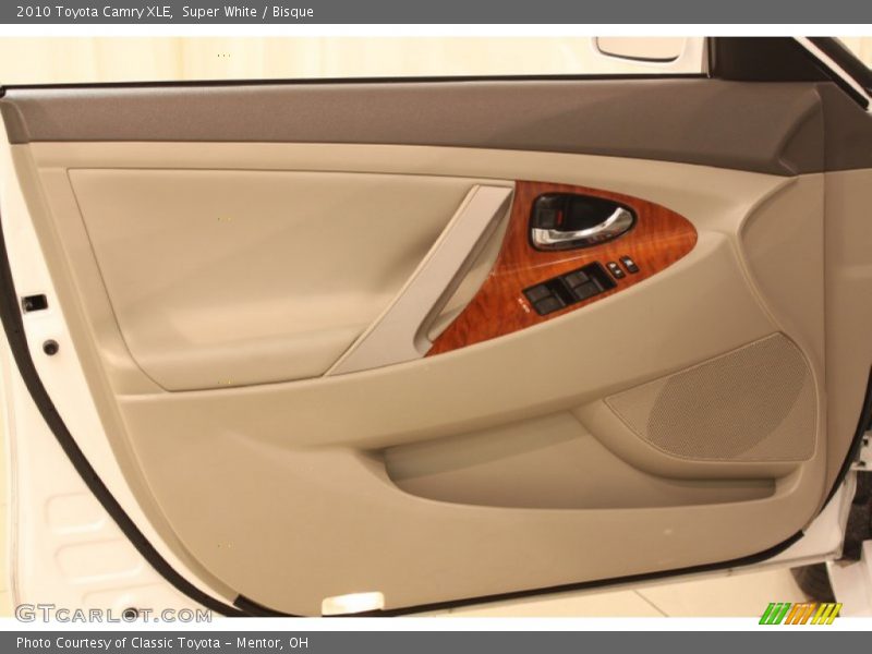 Super White / Bisque 2010 Toyota Camry XLE