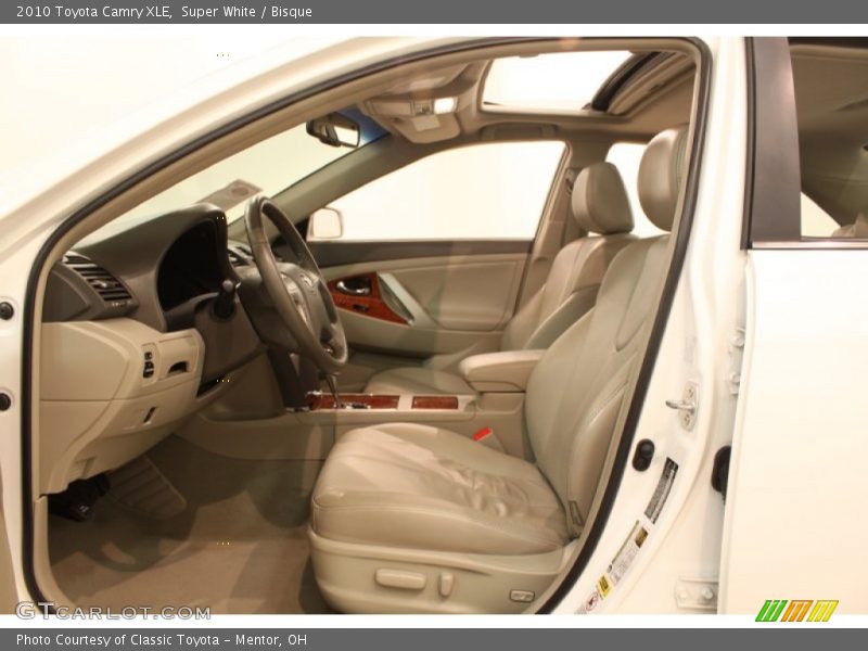 Super White / Bisque 2010 Toyota Camry XLE