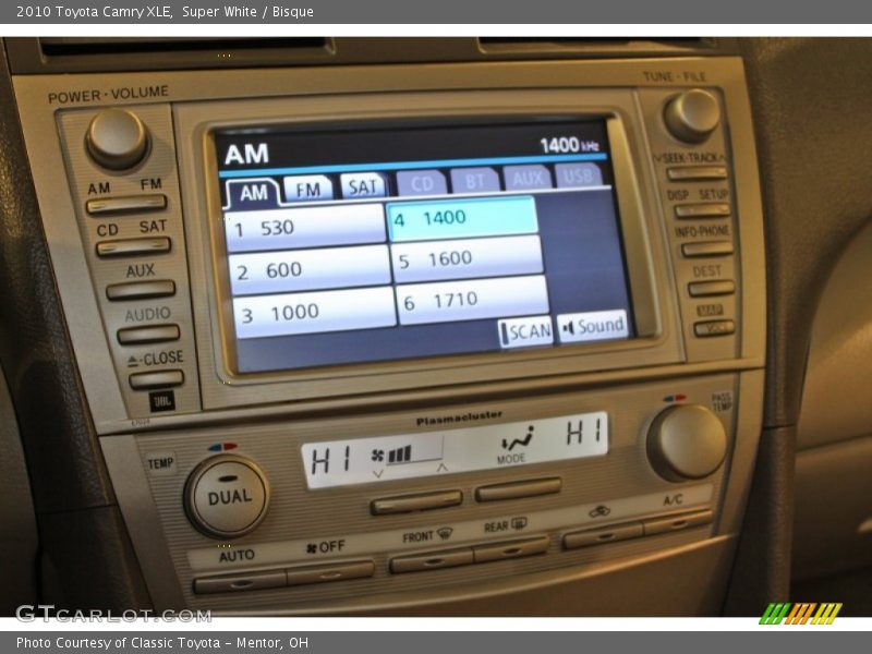 Super White / Bisque 2010 Toyota Camry XLE