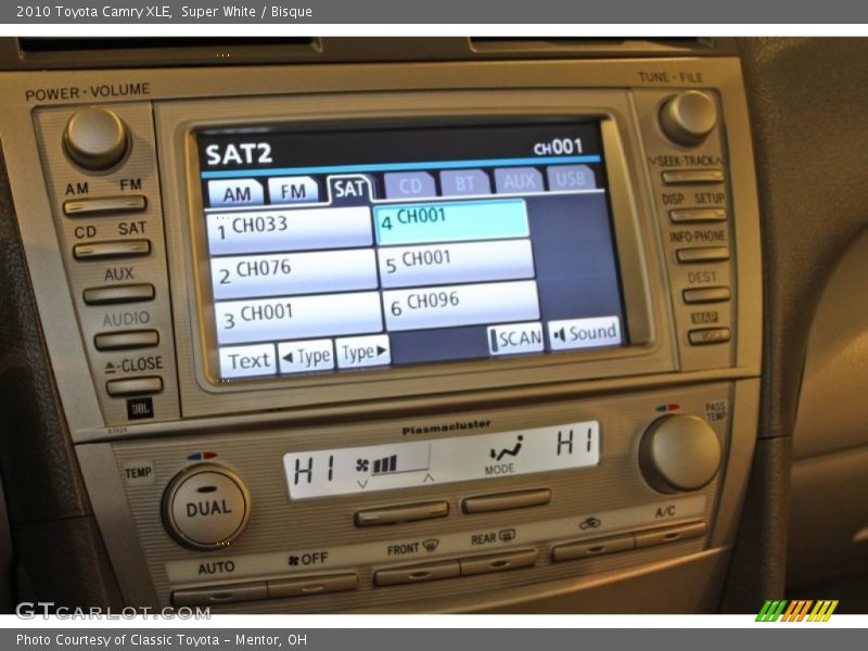 Super White / Bisque 2010 Toyota Camry XLE
