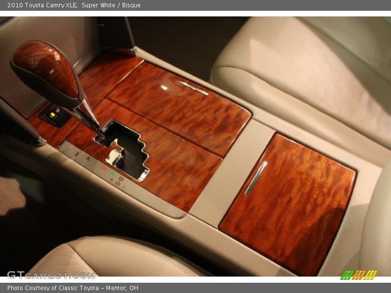 Super White / Bisque 2010 Toyota Camry XLE