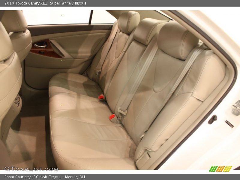 Super White / Bisque 2010 Toyota Camry XLE