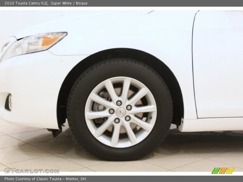Super White / Bisque 2010 Toyota Camry XLE
