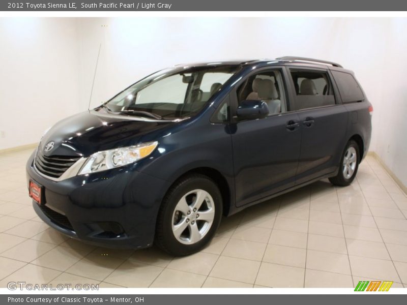 Front 3/4 View of 2012 Sienna LE