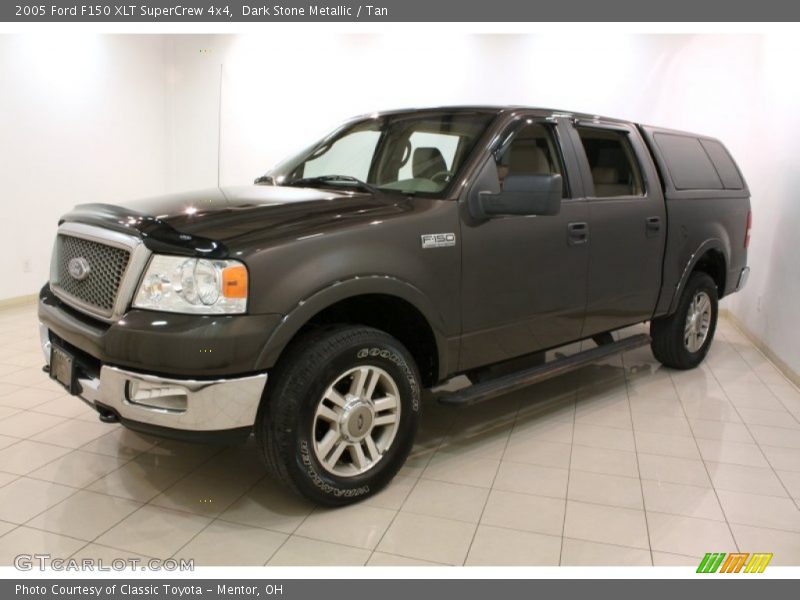 Front 3/4 View of 2005 F150 XLT SuperCrew 4x4