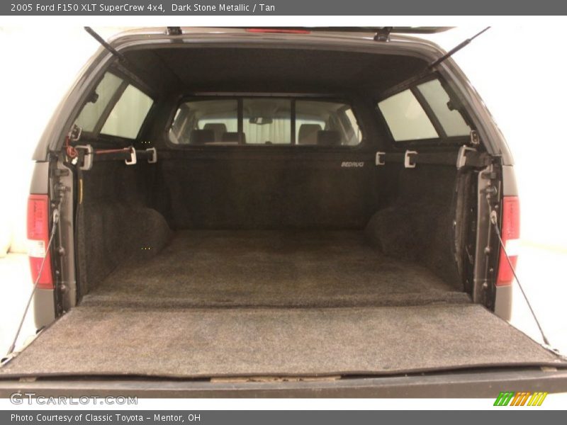 Dark Stone Metallic / Tan 2005 Ford F150 XLT SuperCrew 4x4