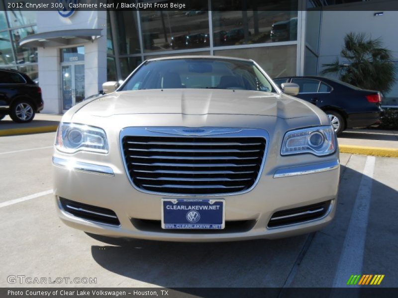Cashmere Pearl / Black/Light Frost Beige 2012 Chrysler 300