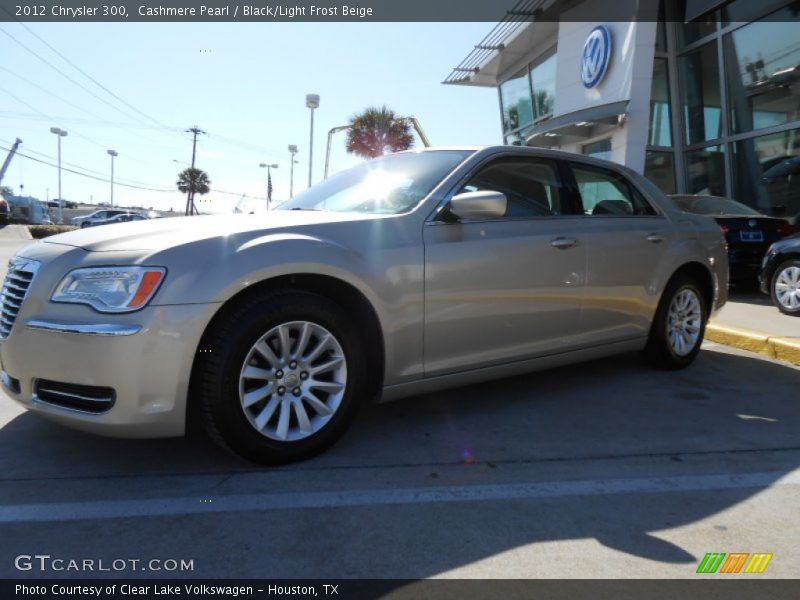 Cashmere Pearl / Black/Light Frost Beige 2012 Chrysler 300