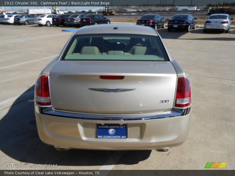 Cashmere Pearl / Black/Light Frost Beige 2012 Chrysler 300