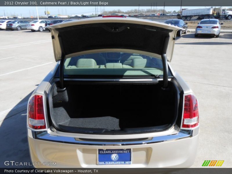 Cashmere Pearl / Black/Light Frost Beige 2012 Chrysler 300