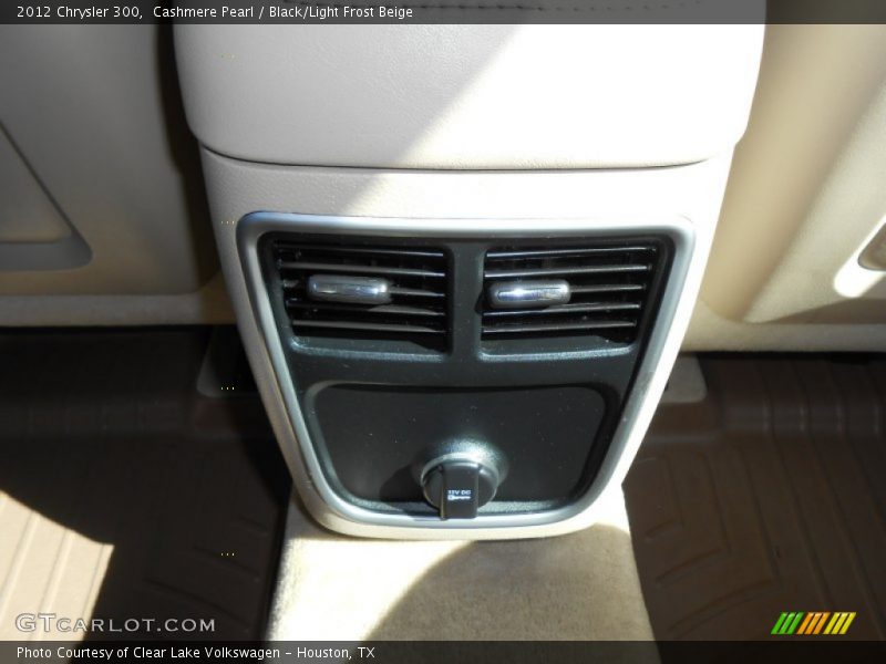 Cashmere Pearl / Black/Light Frost Beige 2012 Chrysler 300