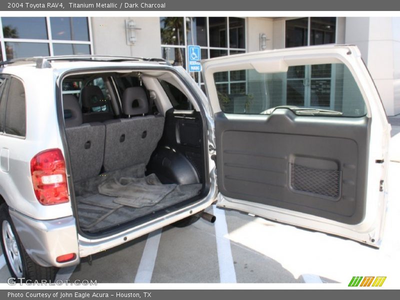  2004 RAV4  Trunk