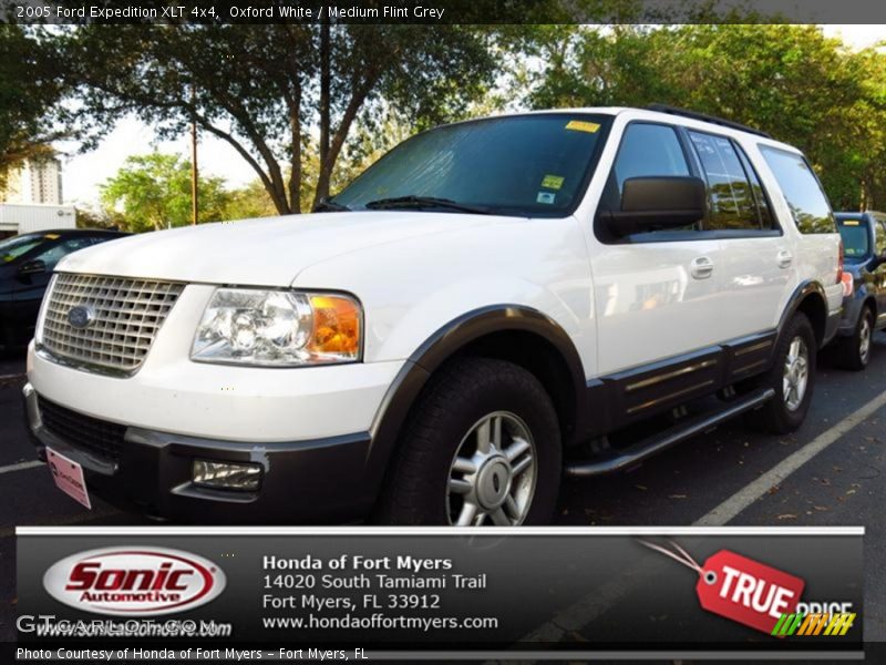 Oxford White / Medium Flint Grey 2005 Ford Expedition XLT 4x4