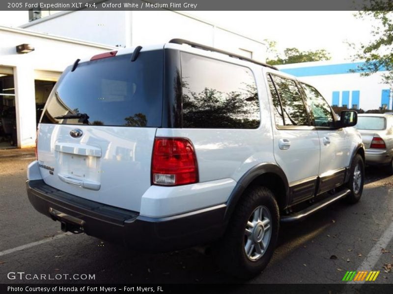 Oxford White / Medium Flint Grey 2005 Ford Expedition XLT 4x4
