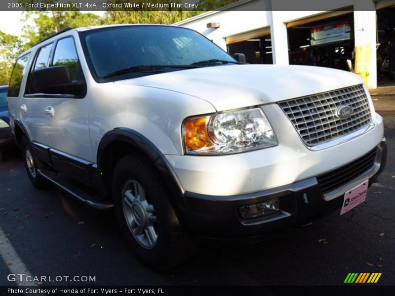 Oxford White / Medium Flint Grey 2005 Ford Expedition XLT 4x4