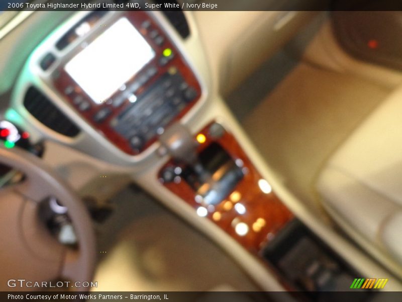 Super White / Ivory Beige 2006 Toyota Highlander Hybrid Limited 4WD
