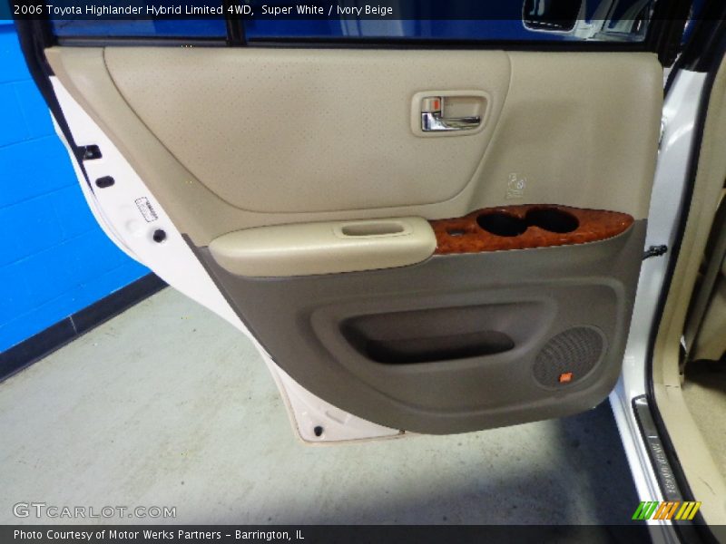 Super White / Ivory Beige 2006 Toyota Highlander Hybrid Limited 4WD