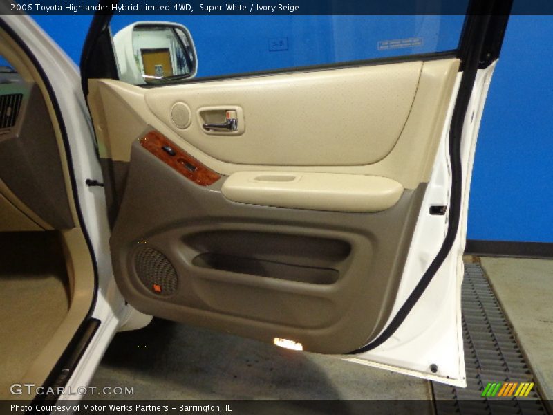 Super White / Ivory Beige 2006 Toyota Highlander Hybrid Limited 4WD