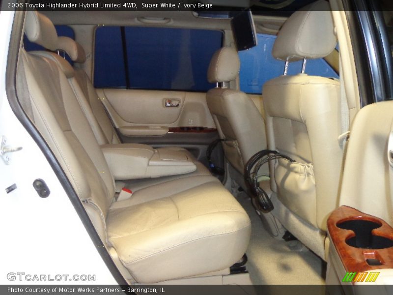 Super White / Ivory Beige 2006 Toyota Highlander Hybrid Limited 4WD