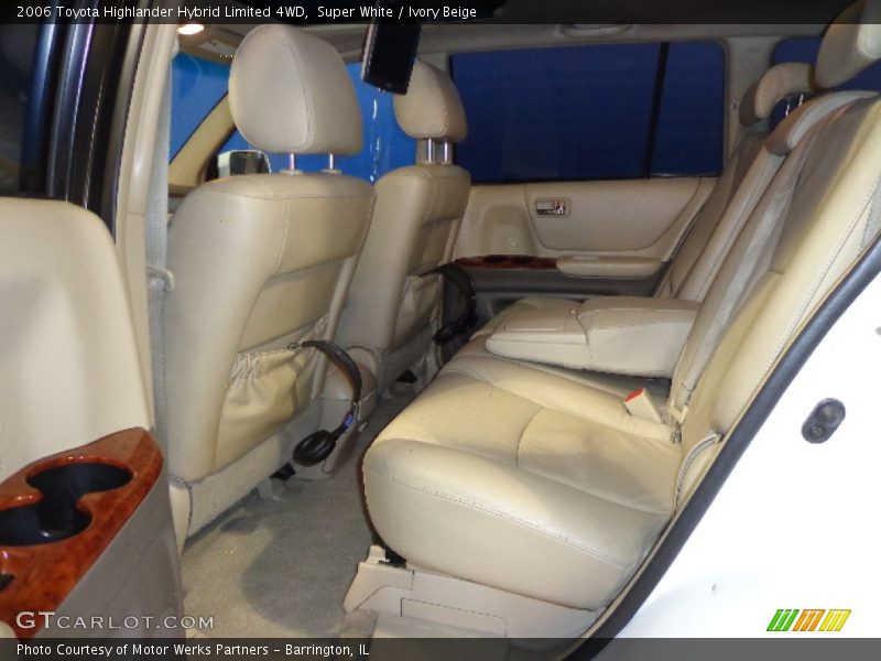 Super White / Ivory Beige 2006 Toyota Highlander Hybrid Limited 4WD