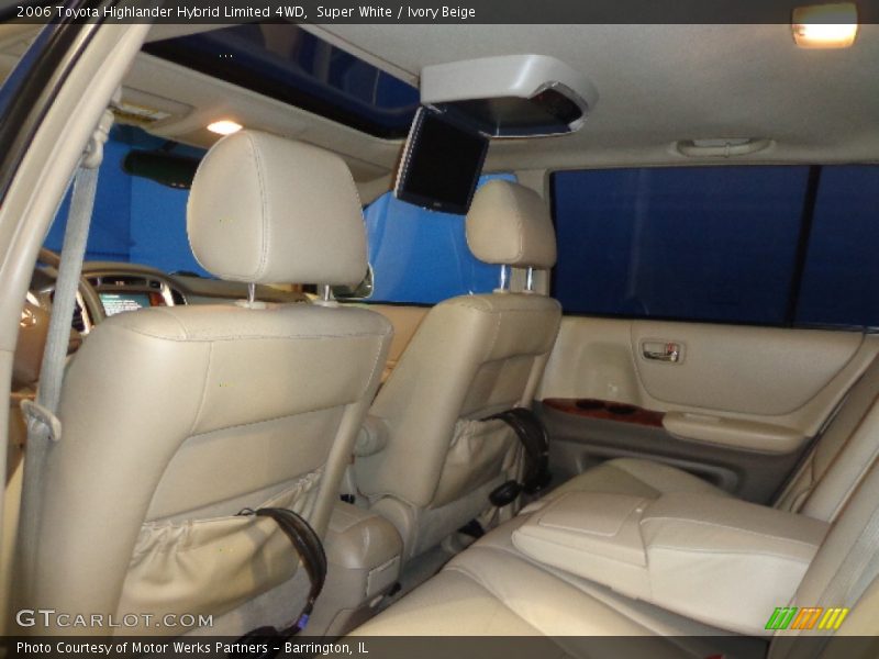 Super White / Ivory Beige 2006 Toyota Highlander Hybrid Limited 4WD