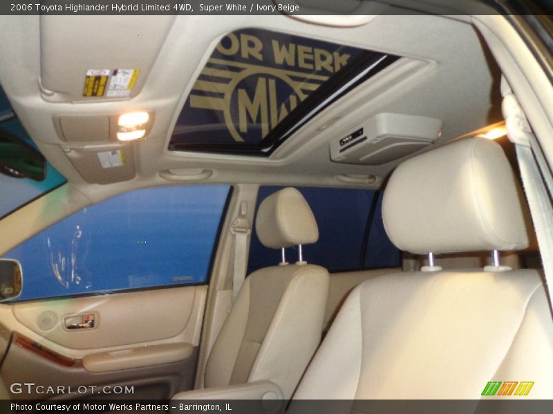 Super White / Ivory Beige 2006 Toyota Highlander Hybrid Limited 4WD