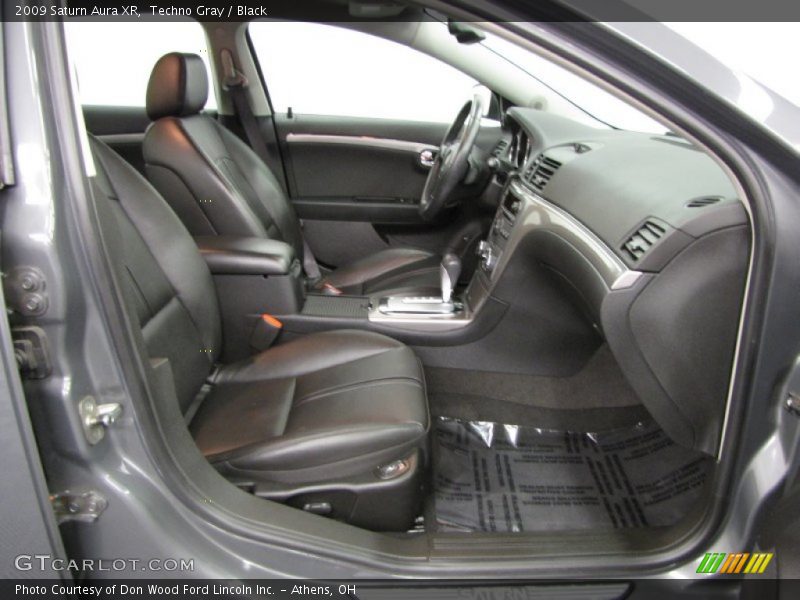 Front Seat of 2009 Aura XR