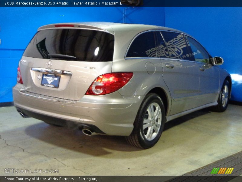 Pewter Metallic / Macadamia 2009 Mercedes-Benz R 350 4Matic