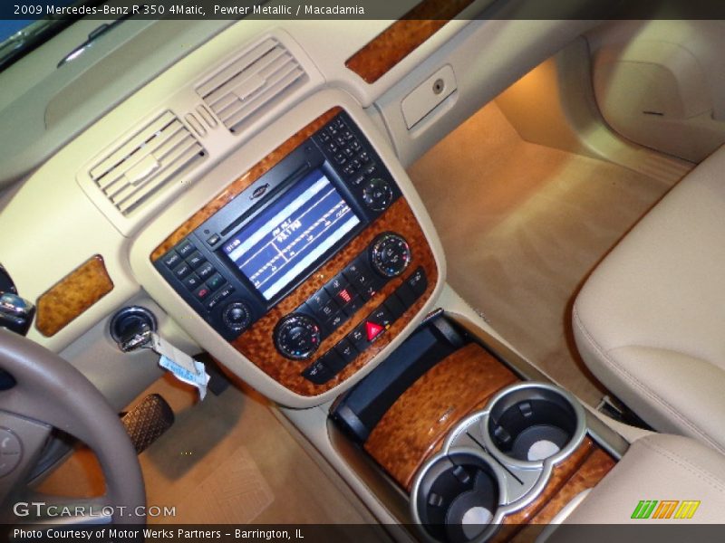 Pewter Metallic / Macadamia 2009 Mercedes-Benz R 350 4Matic