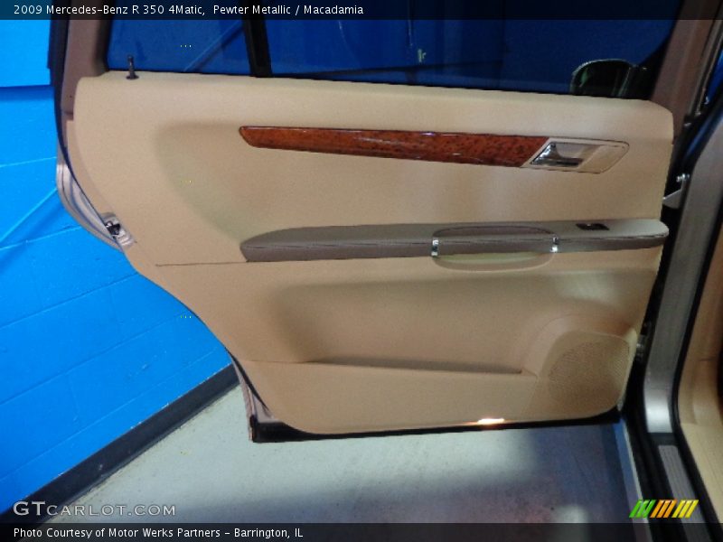 Pewter Metallic / Macadamia 2009 Mercedes-Benz R 350 4Matic