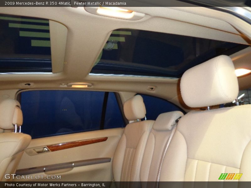Pewter Metallic / Macadamia 2009 Mercedes-Benz R 350 4Matic