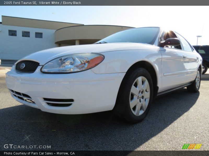 Vibrant White / Ebony Black 2005 Ford Taurus SE