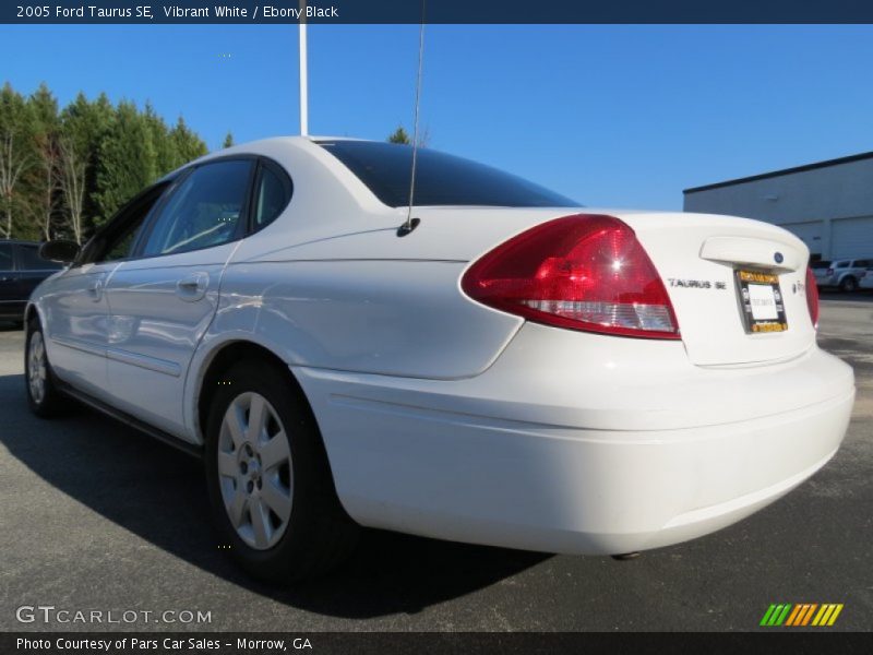 Vibrant White / Ebony Black 2005 Ford Taurus SE