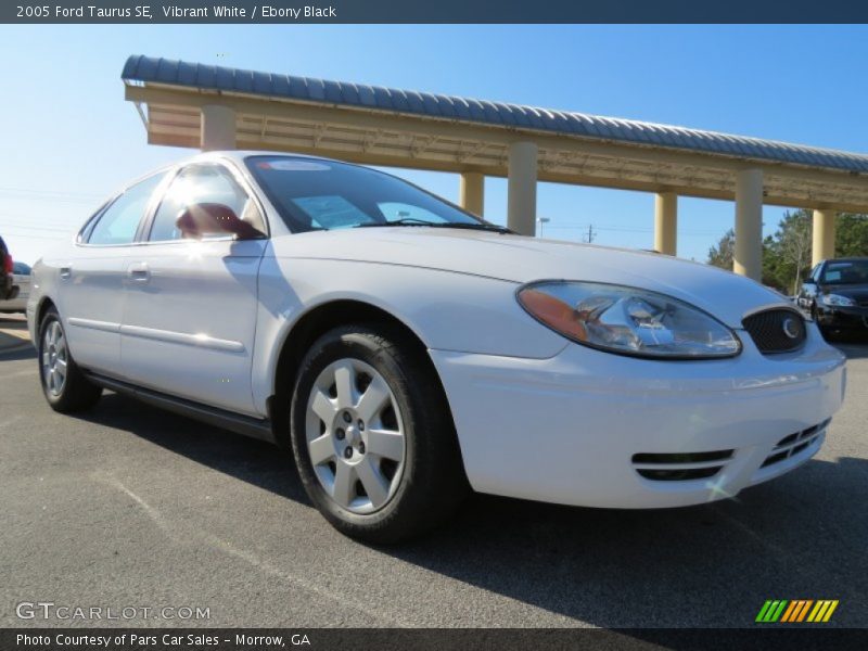 Vibrant White / Ebony Black 2005 Ford Taurus SE