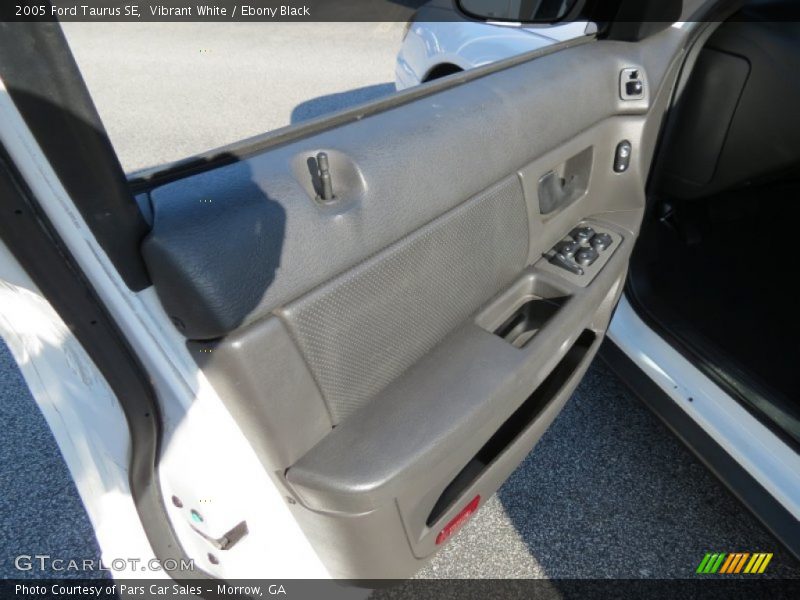 Vibrant White / Ebony Black 2005 Ford Taurus SE