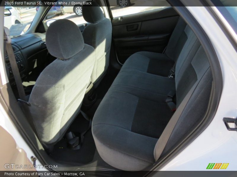 Vibrant White / Ebony Black 2005 Ford Taurus SE